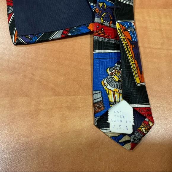Ringling Bros. Barnum & Bailey Combined Shows, Inc, Tie. With paper tag attached - Picture 3 of 7